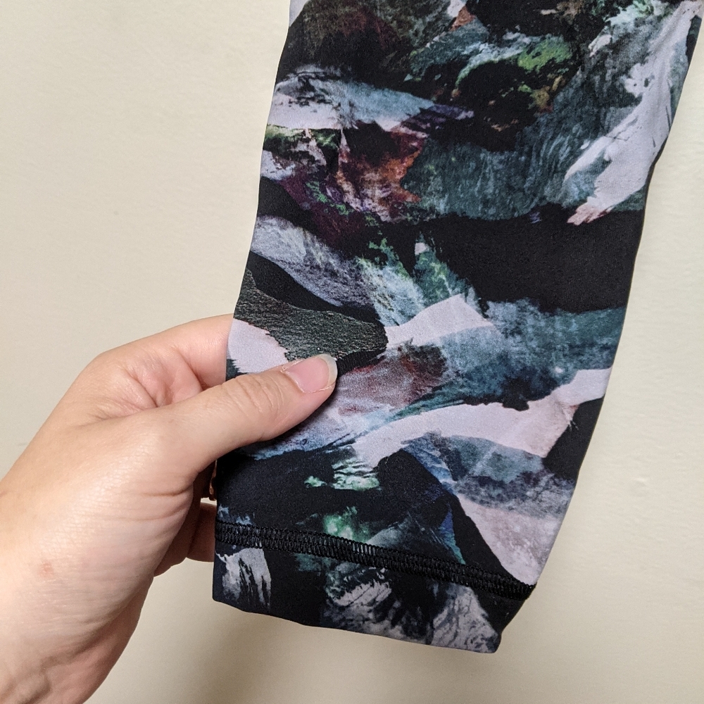 Lululemon Abstract Print Leggings Size 6 High Rise Multicolor Yoga - Picture 3 of 7
